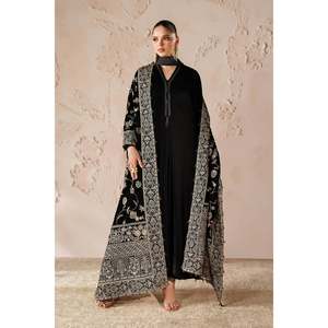 Chal de Terciopelo Bordado Floral VS-57 - Estola Ligera de Rayón y Algodón Suave para Invierno - Product Image 3