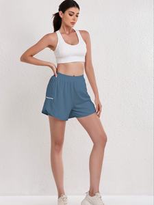 Short de gymnastique respirant taille haute à séchage rapide personnalisé pour femmes Short de yoga avec poche pour téléphone Design gris décontracté - Product Image 6