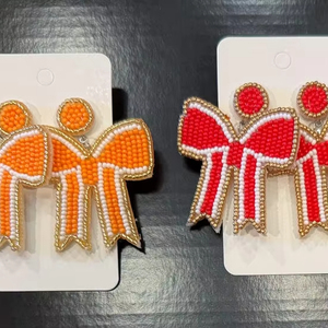 Pendientes de cuentas bohemias con flecos en cascada Andy de diseño turquesa, regalo de joyería único - Product Image 1