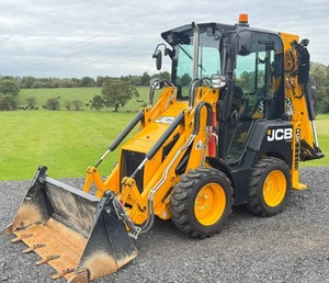 Retroexcavadora Compacta JCB 1CX 4x4 Diésel, Máquina de Construcción con Cargador Frontal y Retroexcavadora para Trabajos Agrícolas y en Obras - Product Image 1