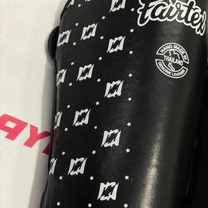 Protège-tibias d'entraînement de kick-boxing Fairtex personnalisé, équipement d'exercice MMA, équipement de protection corporelle, protège-tibias de Muay Thai, protège-tibias de boxe - Product Image 3