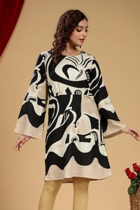 เดรสผ้าคอตตอนสไตล์อินเดียสำหรับผู้หญิงเดรสฮันนีมูนสำหรับปาร์ตี้ฤดูร้อนพิมพ์ลายดอกไม้ทันสมัยมีโลโก้ด้านหน้า - Product Image 4