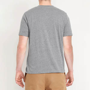 Camiseta Henley 100% algodón al por mayor para hombre, Camiseta estampada de corte holgado con diseño de logotipo y color OEM personalizado - Product Image 3