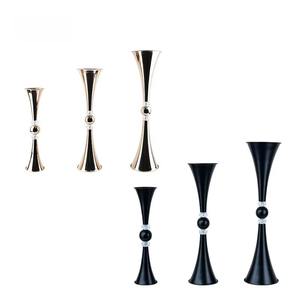 Long Vase Artistique En Métal Pièce D'accent Décorative Parfait pour La Décoration Intérieure De Table Mariages Événements Hôtels ou Cadeau But - Product Image 1