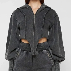 Sudadera con apliques de fabricante, conjunto de chándal con capucha y pantalones de chándal recortados con lavado ácido para mujer - Product Image 6