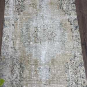 Alfombra Turca Vintage, Alfombra de 3.2x6.5 pies, Alfombra de Lana con Estampado Animal en Blanco y Azul - Product Image 3