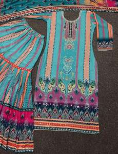 ชุดเดรสงานปาร์ตี้ดีไซน์เนอร์ผ้าจอร์เจียเทียมพิมพ์ดิจิตอลและเสื้อใส่ทำงานทำด้วยมือและกระจกแท้พร้อม dupatta - Product Image 3