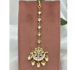 Boucles d'oreilles pendantes en laiton plaqué or de qualité supérieure, ornées de diamants et de pierres Kundan, pour femmes et jeunes filles, idéales pour les fêtes et les mariages. - Product Image 2