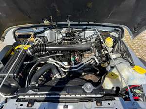 Jeep Wrangler Unlimited Sport 4x4 2005 d'occasion en bon état, boîte manuelle 6 vitesses, kit de rehausse, échappement Flowmaster, principalement d'origine sud-étatienne - Product Image 6