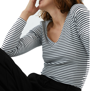 Camiseta de manga larga con cuello redondo que absorbe la humedad para mujer 100% algodón orgánico altamente transpirable y sostenible - Product Image 6