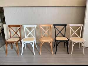 เก้าอี้รับประทานอาหารไม้สไตล์หลุยส์ที่ 15 แบบโมเดิร์นเหมือนในฝัน สำหรับร้านอาหารและการใช้งานกลางแจ้ง เฟอร์นิเจอร์สำหรับงานจัดเลี้ยงและงานแต่งงาน - Product Image 4