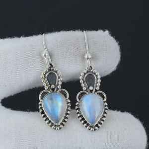 Pendientes de piedra lunar arcoíris de pera hechos a mano, joyería colgante de plata de ley 925, regalo elegante para mujeres, diseño bohemio - Product Image 1