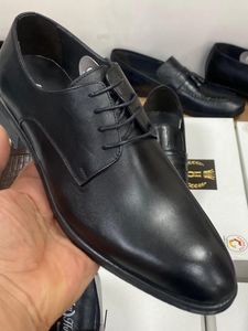 Zapatos de piel de vaca de primera calidad para hombre, ideales para oficina atuendo formal o informal elegante - Product Image 3