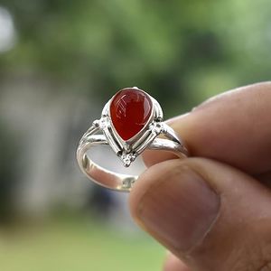 Anillo de Plata de Ley 925 de diseñador hecho a mano para mujer, joyería de plata con forma de pera cornalina roja, Idea de regalo de San Valentín - Product Image 3