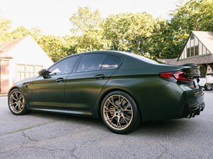 BMW M5 CS 2022 certifiée, occasion en excellent état, transmission intégrale, moteur turbo, jantes alliage 19 pouces, sièges en cuir, régulateur de vitesse adaptatif, intérieur foncé, conduite à gauche - Product Image 2