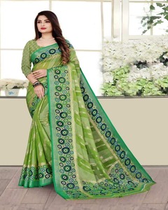 Explora la belleza de los saris de organza bordados, una mezcla perfecta de diseños de tendencia y una blusa de diseñador pesada. - Product Image 3