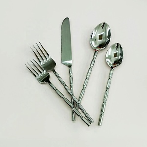 Ensemble de couverts en acier inoxydable forgé à la main couteau fourchette cuillère or poli avec une longue poignée ronde aspect royal ensemble de couverts - Product Image 3