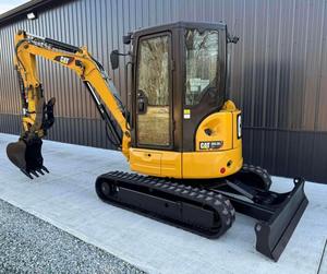 Mini-excavatrice d'occasion CAT 303.5E2, 25 CV, diesel, sur chenilles, cabine fermée, pince hydraulique, godet de 24 pouces - Product Image 5
