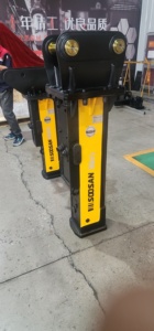 Brise-pelle hydraulique SOOSAN-Modèle SQ 43 type boîte adapté aux mini pelles, chargeuse-pelleteuse, mini pelle SKID STEER LOADER - Product Image 2