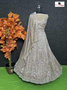 Ensemble Lehenga Choli moderne de qualité supérieure, brodé, avec travail de zari et de sequins, jupe longue, chemisier et dupatta pour mariages, fêtes et été - Product Image 3