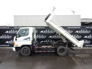 Camion benne Hyundai HD65 3.9 L 2025 pour le transport de marchandises avec boîte de vitesses manuelle, roues en acier, moteur diesel et sièges en tissu - Product Image 4