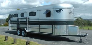 New Design Luxury & Living Quarters Horse Floats (3+ Horse Capacity 500KG Max Payload 3145x1930x2155mm) For Sale - Product Image 3