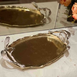 Plateau de service en métal fait main de luxe avec poignée en feuille Plateau décoratif rectangulaire pour table à manger Cadeau de décoration pour la maison - Product Image 2
