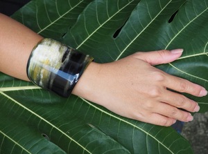 Bracelets en corne de buffle naturelle, fabrication artisanale de bijoux en corne de buffle - Product Image 3