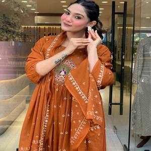 Kurti acampanado bordado de rayón con juego de 2 piezas elegante Palazzo a juego para uso étnico y diario - Product Image 5