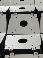Plaque de montage industrielle en tôle, fabrication en acier inoxydable, découpe laser, trou fileté, composant de machine OEM fabriqué à Bac Ninh