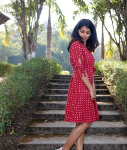 Vestido de algodón de verano para mujer con bordado floral, diseño de moda y decoración de botones, Top transpirable de manga larga para mujer - Product Image 3