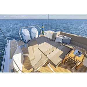 Lancha Nimbus Weekender 11 (W11) con 3.46m de eslora, 1 cabina, 2 camas y motor fueraborda a gasolina. - Product Image 2