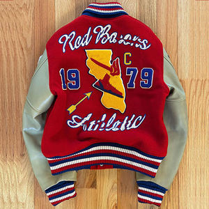 Vestes universitaires pour hommes sur mesure en gros, en peau de mouton, style baseball, bomber, avec col montant - Product Image 4