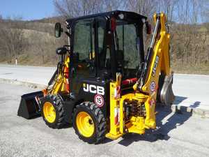 รถตักล้อยางขนาดเล็ก JCB 1CX ขับเคลื่อน 4 ล้อ พร้อมบุ้งกี๋ด้านหน้าและหัวขุดด้านหลัง สำหรับงานก่อสร้างและฟาร์ม - Product Image 3