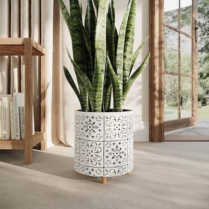 La mejor venta de macetas de metal con diseño floral en relieve para el hogar, boda, restaurante, decoración de jardín a precio asequible - Product Image 2