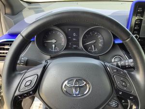 รถยนต์โตโยต้า C-HR LE ขับเคลื่อนล้อหน้า มือสอง สภาพดี พร้อมส่งมอบถึงบ้าน - Product Image 6