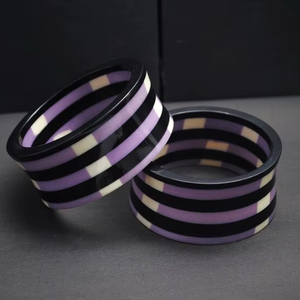 Bracelets en résine facettée éthérée par MS Handicraft - Design moderne, taille et impression personnalisables - Product Image 1