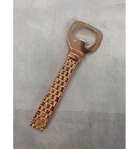 Ouvre-bouteille en métal de conception faite à la main en laiton AK en nickel fini ouvre-bouteille unique pour accents de bar/vaisselle - Product Image 6