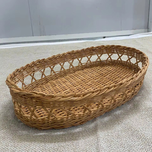 Plateau en rotin tissé convivial de forme ovale à motif croisé pour ranger des objets contenant des fruits ou des compositions florales - Product Image 1