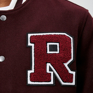 Chaqueta Varsity de Béisbol con Cuello Alto y Parches de Chenilla Personalizados OEM, Estilo Urbano, para Invierno - Product Image 4