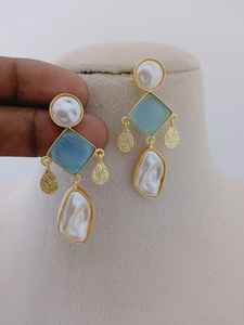 Juego de pendientes colgantes de prisma de perlas geométricas modernas de fusión elegante, pendientes colgantes de moda de diseño personalizables de latón pesado hechos a granel - Product Image 4