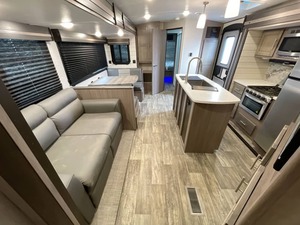 PROVEEDOR DE REMOLQUES DE CAMPING USADOS Cross Roads Sunset Trail 331BH 2022 en Venta para Camping y Viajes - Product Image 3