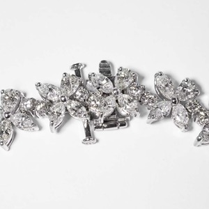 Collar con Diamante Cultivado en Laboratorio de Corte Radiante de 40.46 Quilates, Oro Blanco de 14K, Certificado IGI, Joyería Fina de Lujo en Caja - Product Image 2