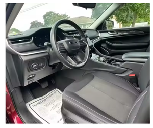 VÉHICULE À VENTE RAPIDE Berline Laredo 6 vitesses automatique 4x4 Sièges en cuir de haute qualité Hybride électrique 8 cylindres 400 ch 5 places - Product Image 4