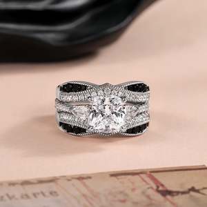 Ensemble de trois bagues Jeulia - Anneau torsadé bicolore en or rose avec zircon et cristal - Product Image 5