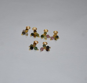Belle tourmaline naturelle 1 + 3 perles enveloppées d'un seul fil. Gemstone Dangle1 + 3 perles de fil unique Pièces de chapelet pour la fabrication de bijoux - Product Image 1