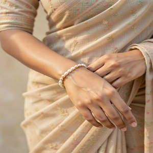 Pulsera Elegante de Perlas Daisy, Joyería de Moda - Product Image 1