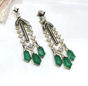 Exclusivos Pendientes Largos de Fusión con Baño de Oro de la Mejor Calidad, Estilo Moderno, Colecciones para Bodas y Fiestas para Mujeres y Niñas - Product Image 5