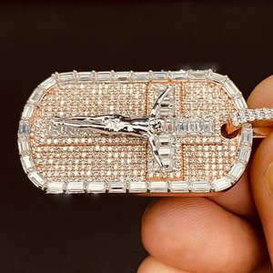 Colgante de Lujo Unisex de Plata de Ley 925 con Cruz de Jesús Personalizada Iced Out, Diamantes de Moissanita VVS, Estilo Hip Hop - Product Image 2