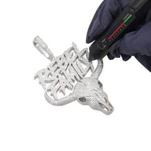 Pendentif et breloque personnalisés REBEL FAMILY en or 14 carats et moissanite, avec logo et design uniques - Product Image 1